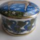 The William De Morgan Collection - rzadko spotykane kolekcjonerskie puzderko porcelanowe przepięknie zdobione