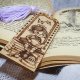 Zakładka do książki drewniana, ręcznie wypalana - "Magia książek" (pirografia),