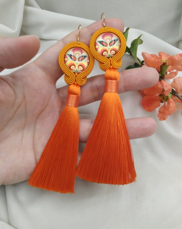 Pomarańczowe kolczyki sutasz, kolczyki sutasz, łowickie kolczyki, kolczyki folkowe, kolczyki łowickie, kolczyki folk, kolczyki handmade, klipsy folk