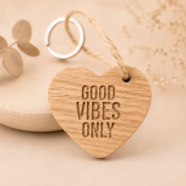 Brelok z drewna Good Vibes Only, prezent na walentynki, dzień kobiet, dla niej, przyjaciółki
