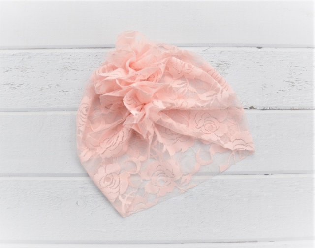 Turban, czapka z koronki pudrowy róż