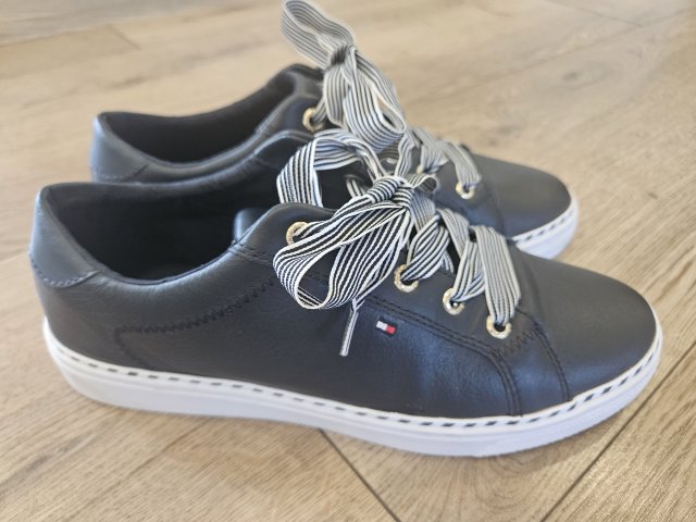 Tommy Hilfiger Trampki 40