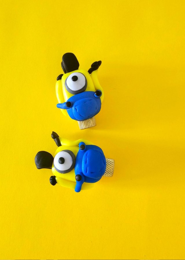 Nakrętki na  wentyle  minionki