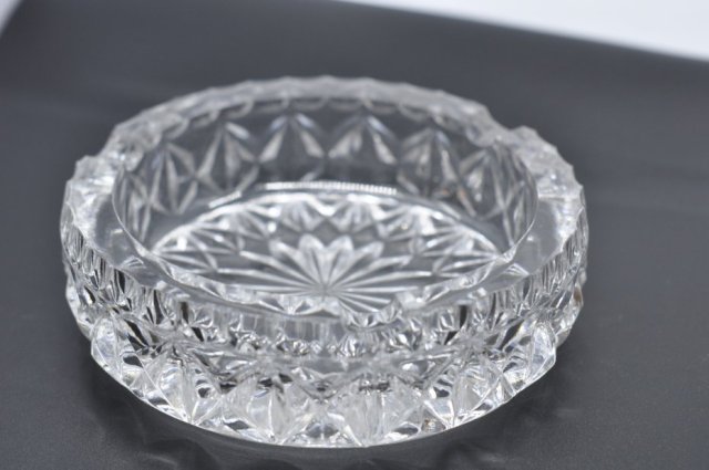 masywna popielniczka | ciężka popielniczka kryształowa PRL 16 cm | Gruby kryształ vintage lata 60'/70' | Heavy Crystal Ashtray Vintage | 1960s 1970s |