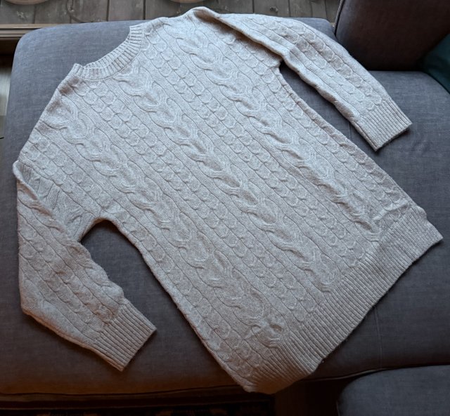 Sweter nowy Metka