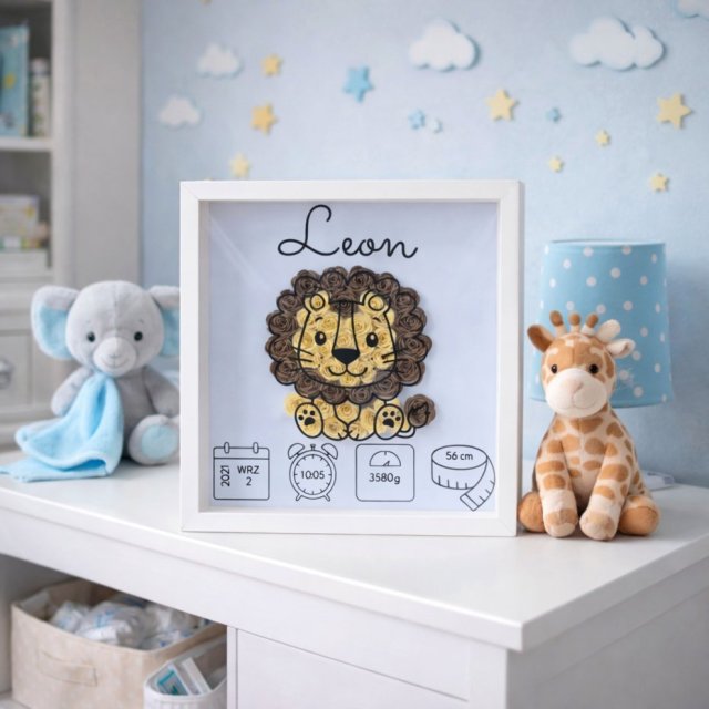 Personalizowana dekoracja z imieniem dziecka – Lew z papierowych różyczek