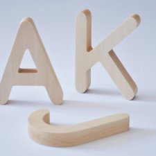 Litera z drewna wysokość 12cm, napisy z drewna, literka drewniana, naturalne lite Drewno, dekoracje na ścianę, wiszące litery