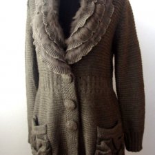 RED QUEEN - SWETER
