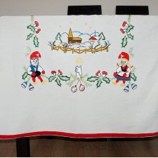 obrus ręcznie wyszywany