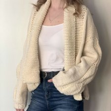 ciepły sweter ecru