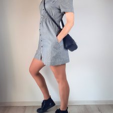 Sukienka w drobne prążki Female