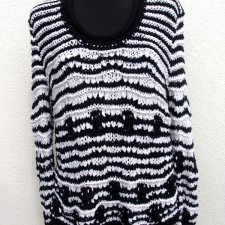 TAURII* -  SWETER