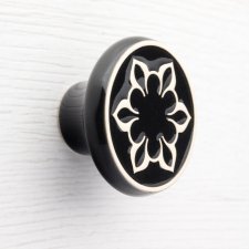 Ceramiczna gałka do mebli czarna z jasnym ornamentem, wz.2