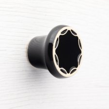 Ceramiczna gałka do mebli, czarna z jasnym ornamentem, wz.5
