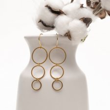 Kolczyki Rhea w złotym kolorze.