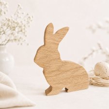 Drewniany zajączek wielkanocny 15 cm – stojąca ozdoba z litego dębu, dekoracja handmade na święta, na półkę do postawienia na stole