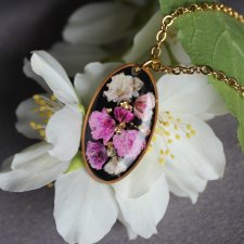 Złota zawieszka złoty wisiorek naszyjnik z suszonymi kwiatami prezent dla niej żywica vintage retro kwiaty z żywicy epoksydowej czarna różowe