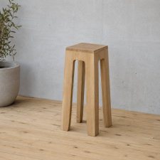 Drewniany hoker, stołek barowy z litego, naturalnego drewna, dębowe, boho, skandynawski styl, krzesło barowe dąb