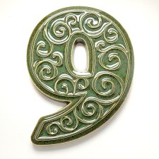 Ceramiczny numer domu, cyfra 9, zielono-brązowa