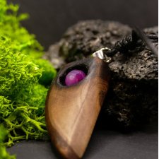 Wisiorek Handmade "Magentowy pazur" – biżuteria z pazurem i kobiecą siłą -orzech,agat,pirografia