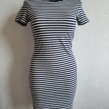 Sukienka typu T-Shirt rozmiar S / 36. W PASKI.
