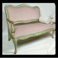 Stylizowana sofa ludwikowska pudrowy róż | Kanapa shabby chic Cottagecore | Ręcznie odnawiana |  Louis Style Pink Velvet Sofa | French Provincial Sett