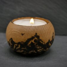 Drewniany świecznik z górskim motywem - ręcznie wypalany, idealny prezent handmade, tealight, ogień, pirografia