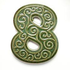 Ceramiczny numer domu, cyfra 8, zielono-brązowa, ręcznie robiona