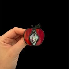 Szklana broszka Owoc Jabłko, Gruszka Łono  Symbol kobiecości. Witraż