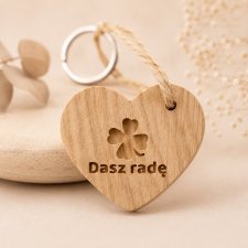 Dębowy brelok serduszko z grawerem napisem dasz radę, czterolistna koniczynka, prezent na szczęście, drobiazg