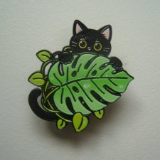 METALOWA EMALIOWANA PRZYPINKA PIN CZARNY KOT KOTEK Z LIŚCIEM MONSTERY